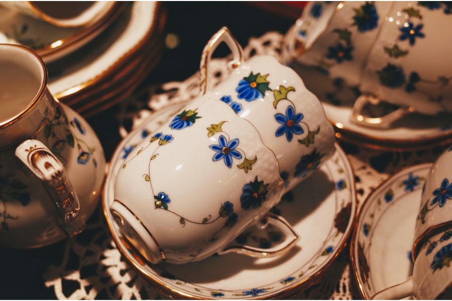 Dlaczego porcelana wciąż jest symbolem eleganckiego stołu?